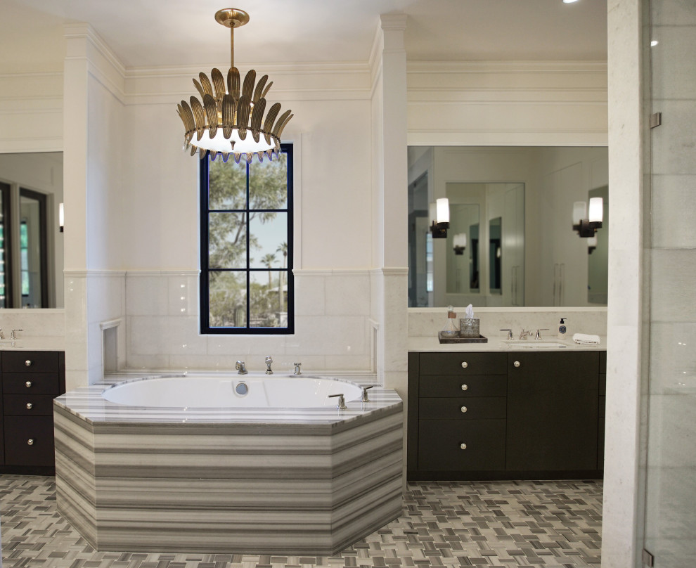 Idéer för ett mycket stort klassiskt vit en-suite badrum, med luckor med infälld panel, svarta skåp, ett fristående badkar, en dubbeldusch, en bidé, vit kakel, marmorkakel, vita väggar, marmorgolv, ett nedsänkt handfat, marmorbänkskiva, flerfärgat golv och med dusch som är öppen