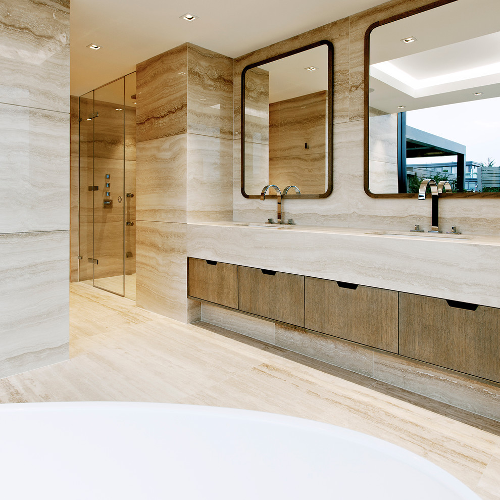 Modernes Badezimmer in Surrey