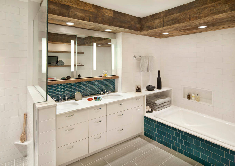 Идея дизайна: ванная комната в стиле рустика с фартуком