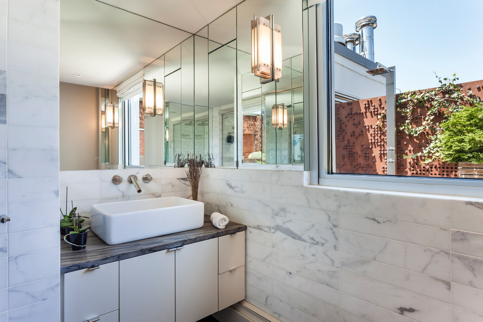 Diseño de cuarto de baño rectangular contemporáneo