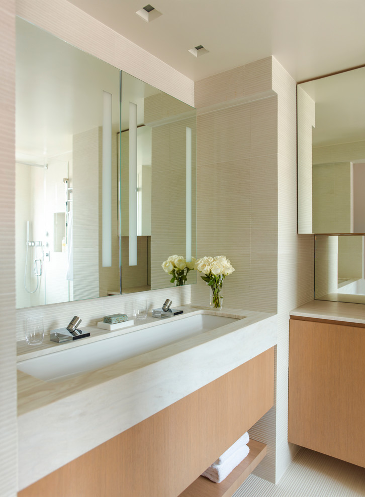 Idee per una stanza da bagno padronale contemporanea con pareti beige