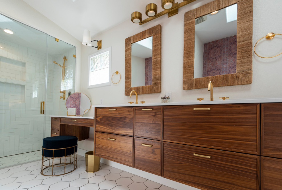 Exemple d'une douche en alcôve tendance en bois brun avec un placard à porte plane, un carrelage blanc, un mur blanc, un sol blanc, une cabine de douche à porte battante, un plan de toilette blanc, une niche, meuble double vasque, meuble-lavabo suspendu et un plafond voûté.