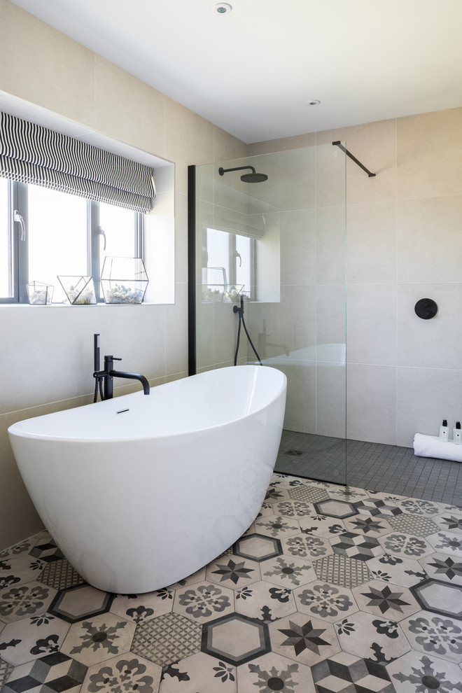 Medium sized contemporary ensuite bathroom in Other with glass-front cabinets, white cabinets, a freestanding bath, a walk-in shower, ceramic tiles, ceramic flooring, a wall-mounted sink, engineered stone worktops, grey floors and an open shower.