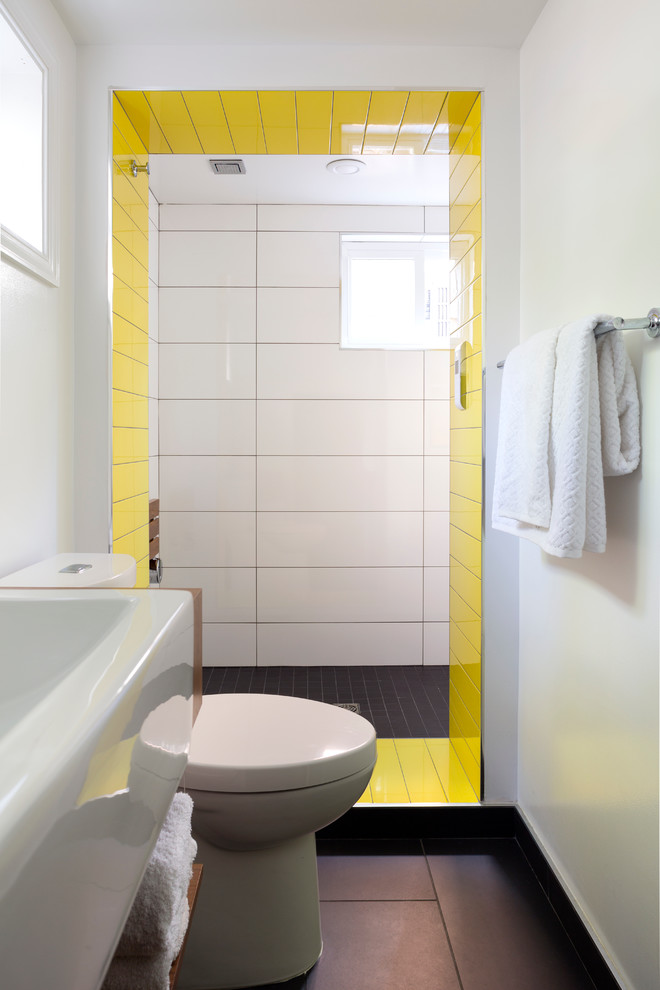 Ispirazione per una piccola stanza da bagno padronale design con pareti bianche