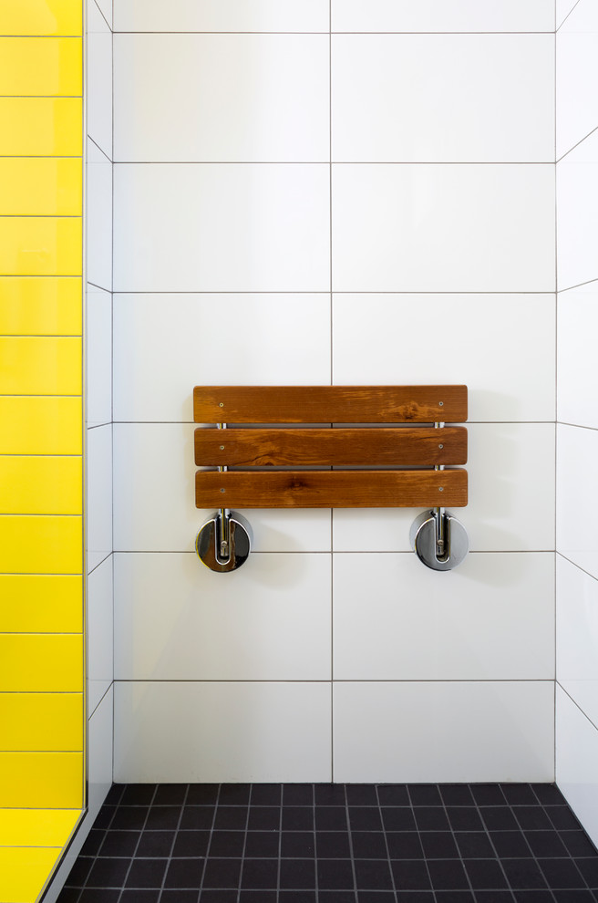 Idee per una piccola stanza da bagno padronale design con pareti bianche