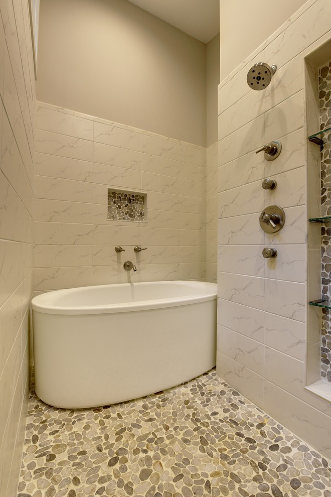 ミネアポリスにあるミッドセンチュリースタイルのおしゃれな浴室の写真