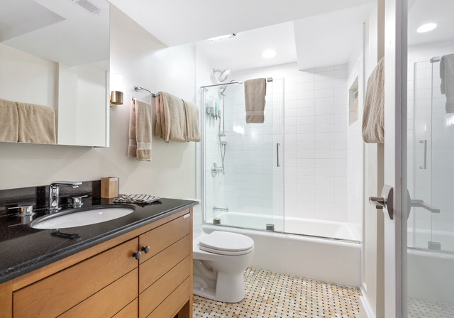 Chicago Airbnb - Contemporary - Bathroom - Chicago - by 4Ever ...