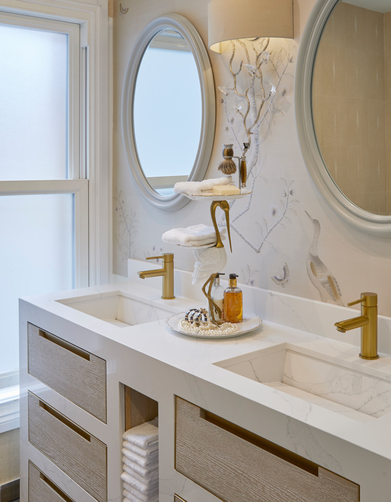 Example of a transitional bathroom design in London