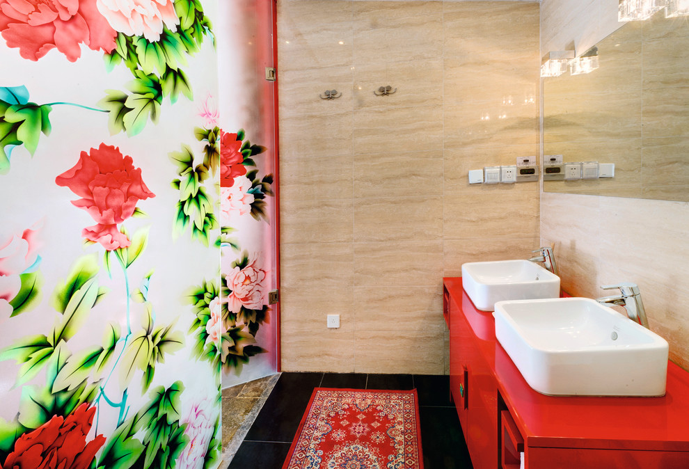 На фото: ванная комната в восточном стиле с красными фасадами