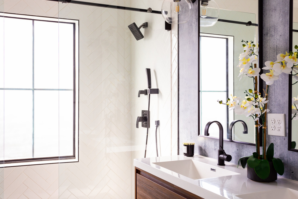 Foto di una stanza da bagno padronale minimalista di medie dimensioni con mobile bagno sospeso