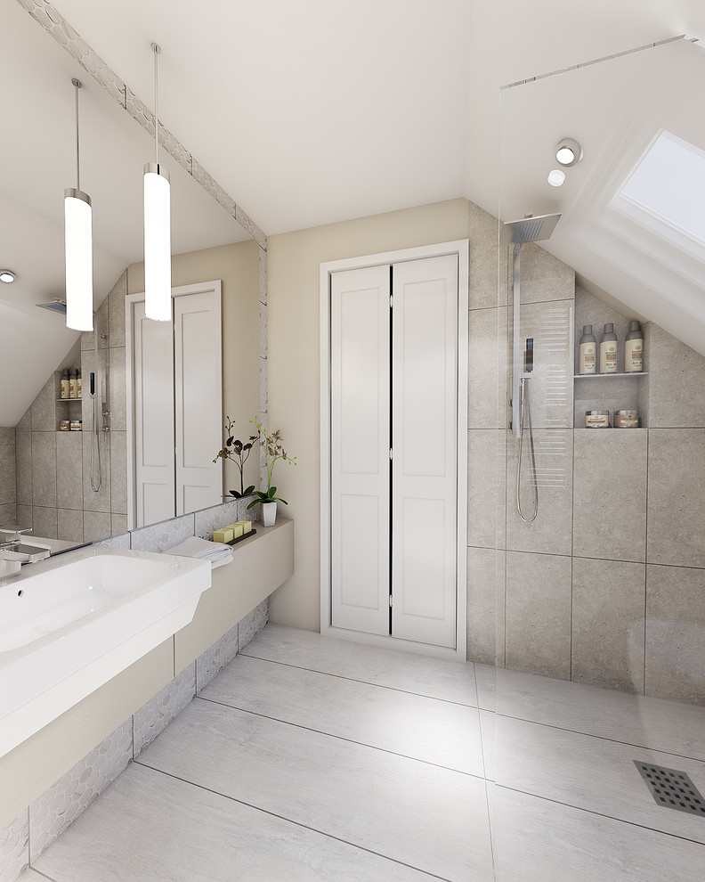 Inspiration för små moderna en-suite badrum, med en kantlös dusch, en vägghängd toalettstol, vit kakel, keramikplattor, beige väggar, klinkergolv i keramik, ett nedsänkt handfat och kaklad bänkskiva