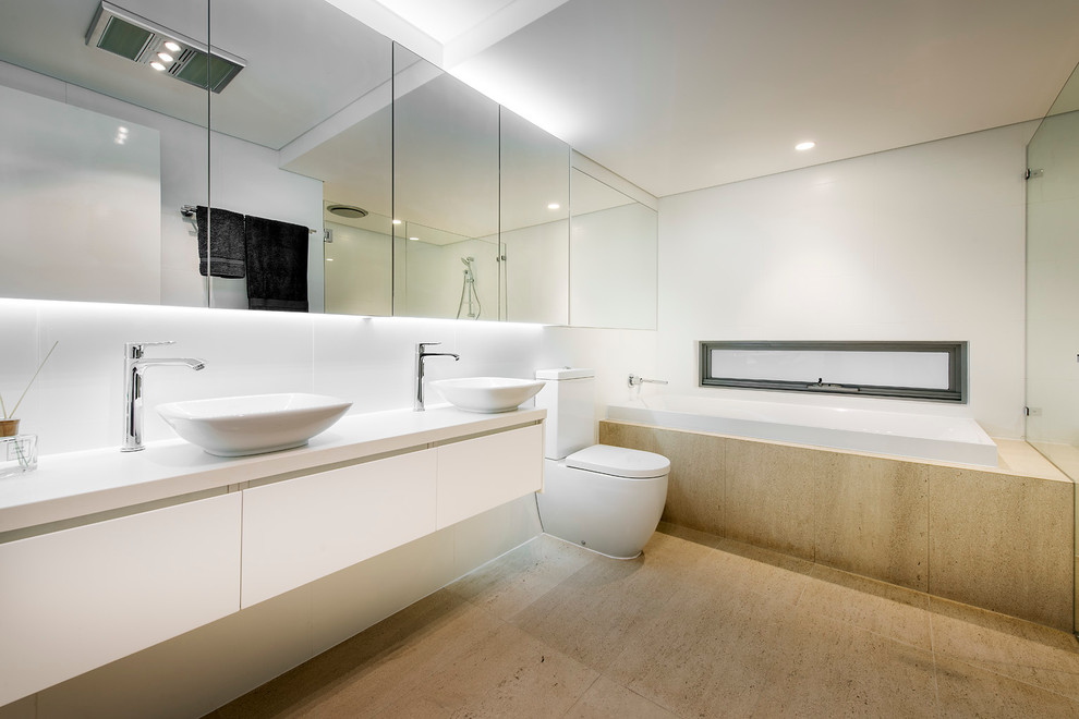 Esempio di un'ampia stanza da bagno padronale minimalista