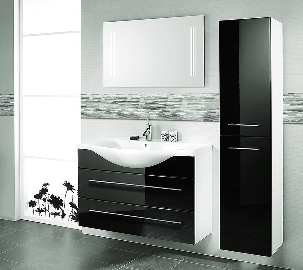 Exempel på ett stort modernt en-suite badrum, med ett väggmonterat handfat, släta luckor, svarta skåp, bänkskiva i glas, grå kakel, kakel i metall, vita väggar och klinkergolv i porslin
