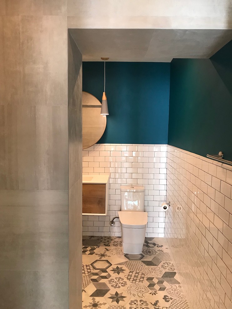 Design ideas for a midcentury bathroom in Other with white tiles.