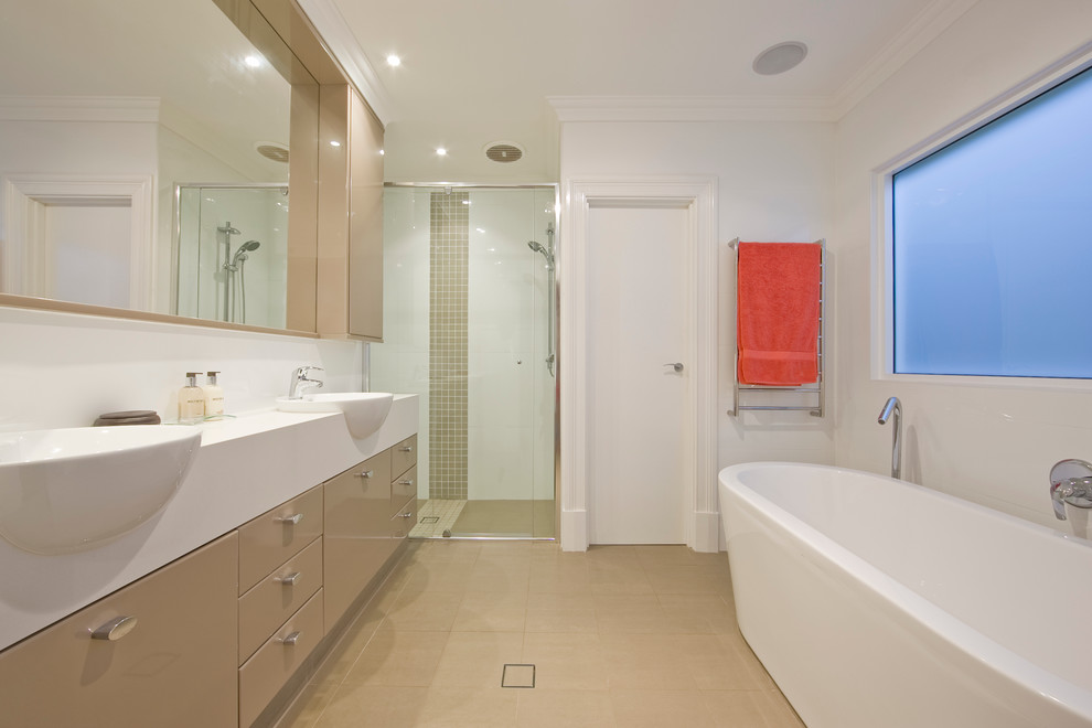 Imagen de cuarto de baño actual con ducha empotrada