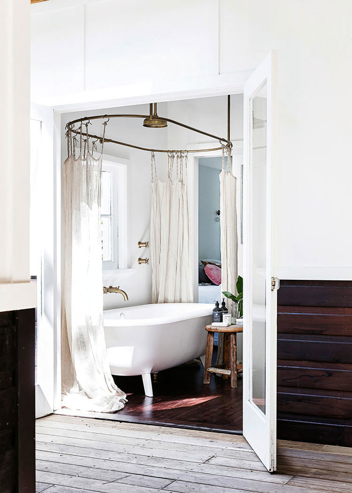 Inspiration for a timeless bathroom remodel in Sydney