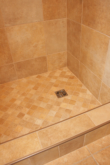 Foto di una stanza da bagno chic con piastrelle beige e piastrelle in gres porcellanato