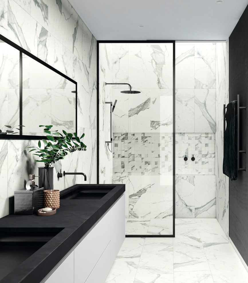 Идея дизайна: главная ванная комната среднего размера в стиле модернизм с душем без бортиков, черно-белой плиткой, керамогранитной плиткой, черными стенами, полом из керамогранита, накладной раковиной, белым полом и шторкой для ванной