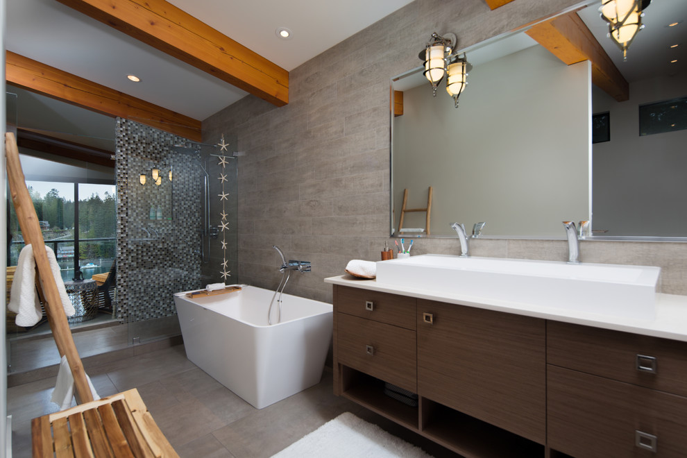 Imagen de cuarto de baño moderno de tamaño medio con puertas de armario de madera oscura, ducha esquinera, sanitario de una pieza, baldosas y/o azulejos grises, paredes blancas y lavabo bajoencimera