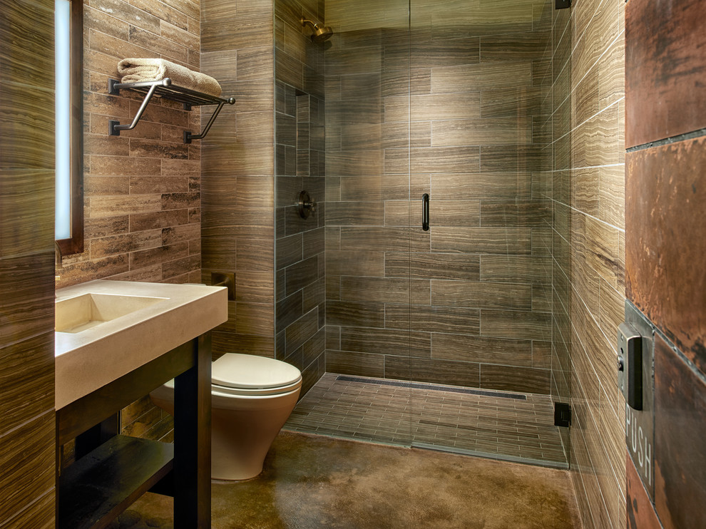 Идея дизайна: ванная комната в стиле рустика с фасадами островного типа, столешницей из бетона, бетонным полом, раковиной с пьедесталом и душем без бортиков