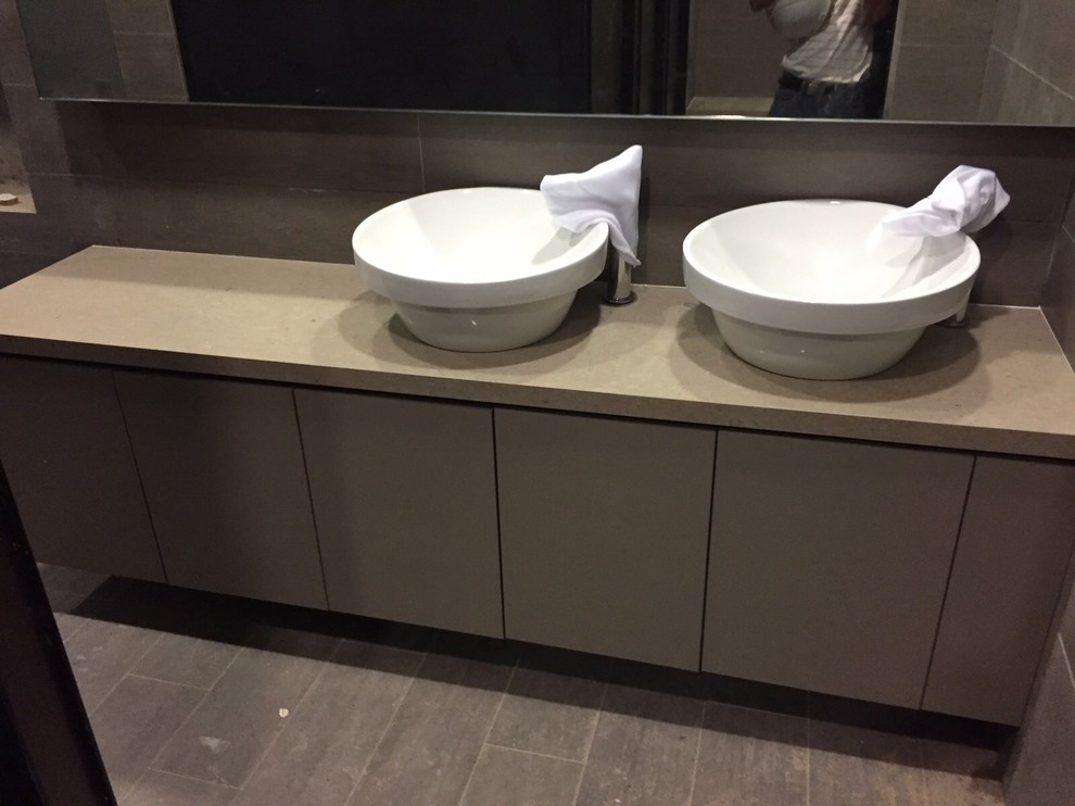Example of a trendy bathroom design in Singapore