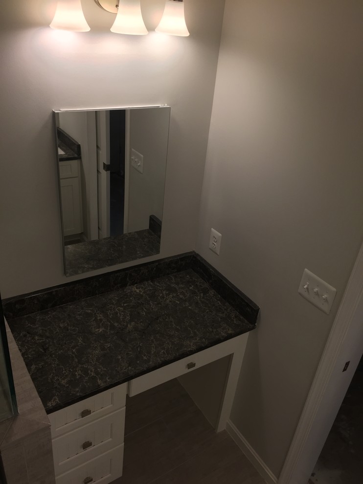 Foto di una stanza da bagno chic di medie dimensioni