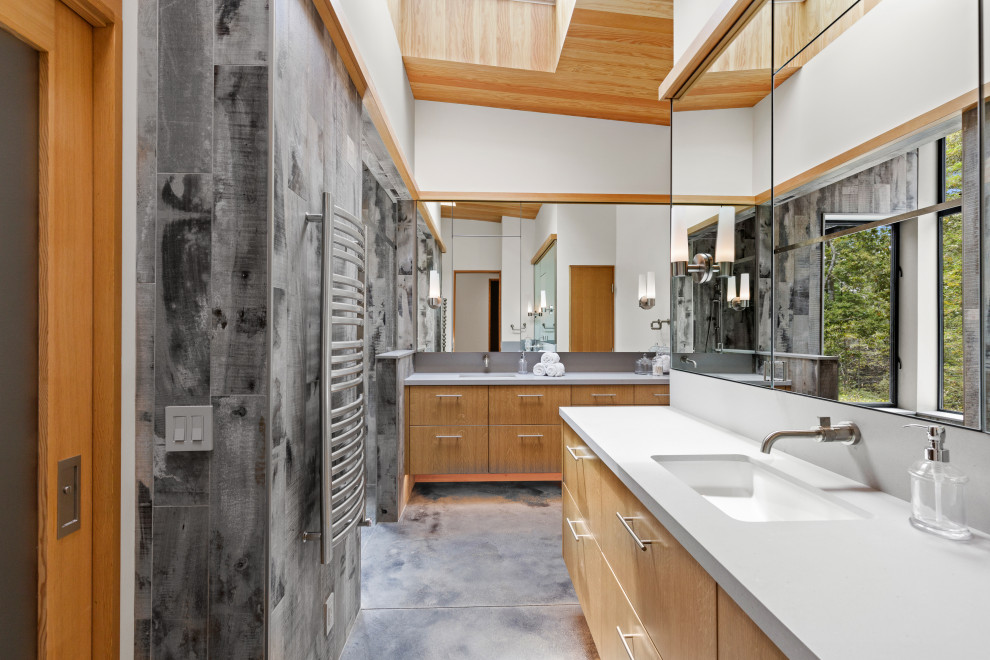 Idées déco pour une salle de bain contemporaine en bois brun avec un placard à porte plane, un mur blanc, un lavabo encastré, un sol gris, un plan de toilette gris, meuble double vasque, meuble-lavabo suspendu, un plafond voûté et un plafond en bois.