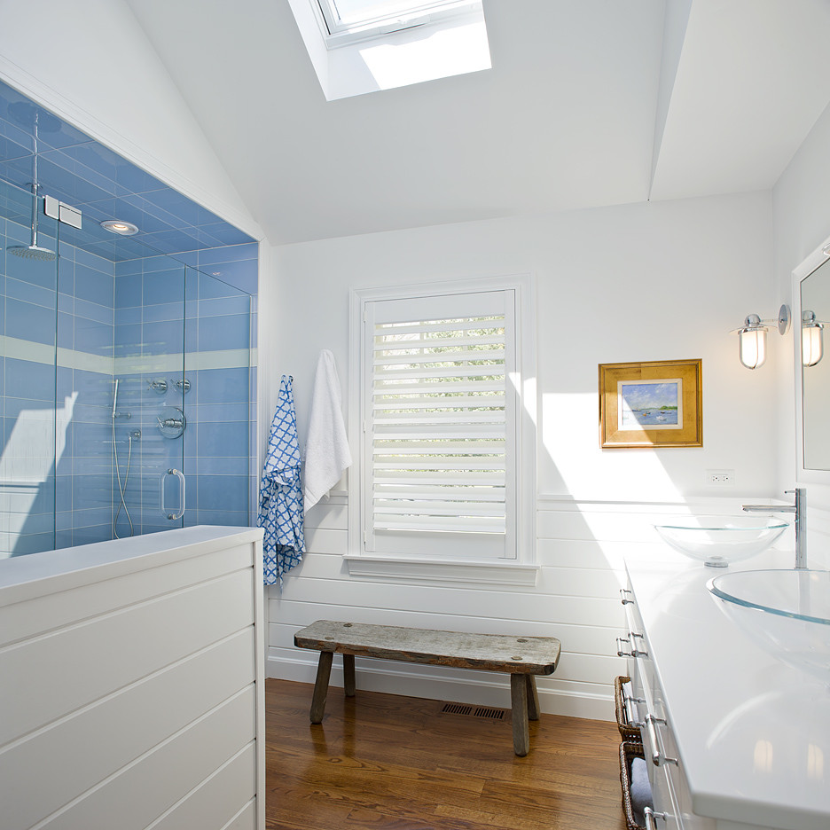 ブリッジポートにあるコンテンポラリースタイルのおしゃれな浴室の写真