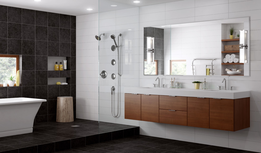 Idéer för mellanstora funkis en-suite badrum, med släta luckor, skåp i mellenmörkt trä, ett fristående badkar, en öppen dusch, vit kakel, tunnelbanekakel, flerfärgade väggar, klinkergolv i keramik, ett integrerad handfat, träbänkskiva och grått golv