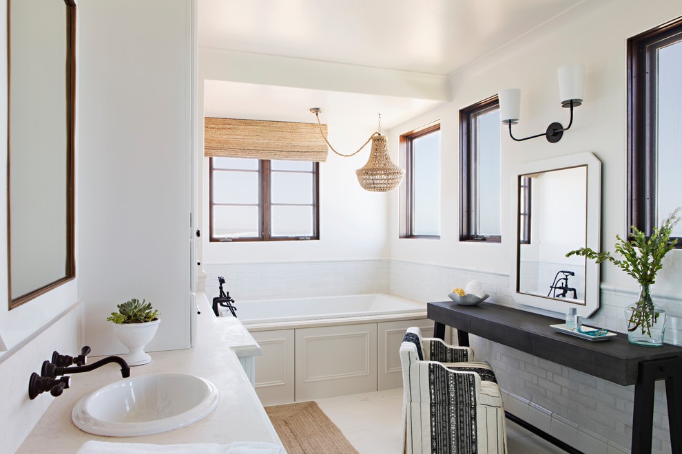 На фото: главная ванная комната в морском стиле с накладной ванной, белой плиткой, белыми стенами, накладной раковиной, бежевым полом и бежевой столешницей с