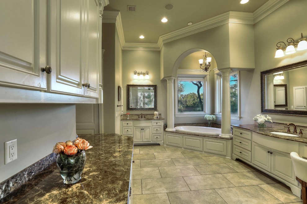 Coastal Plantation - Bathroom - Austin - by JOHN DANCEY Custom ...