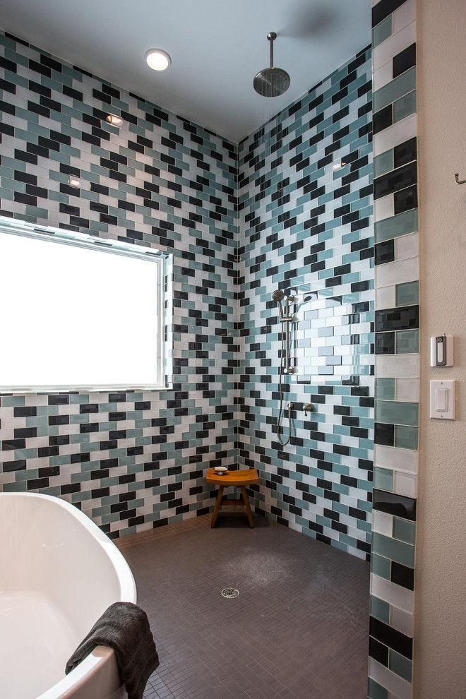 Источник вдохновения для домашнего уюта: большая главная ванная комната в морском стиле с открытым душем
