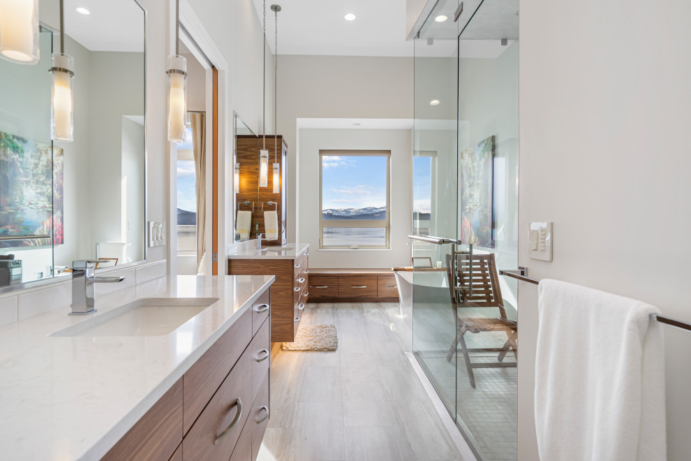 Réalisation d'une salle de bain principale design en bois brun avec un placard à porte plane, un mur blanc, un lavabo encastré, un sol gris, un plan de toilette blanc, meuble double vasque et meuble-lavabo suspendu.