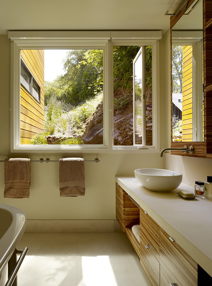 サンフランシスコにあるモダンスタイルのおしゃれな浴室 (ベッセル式洗面器) の写真