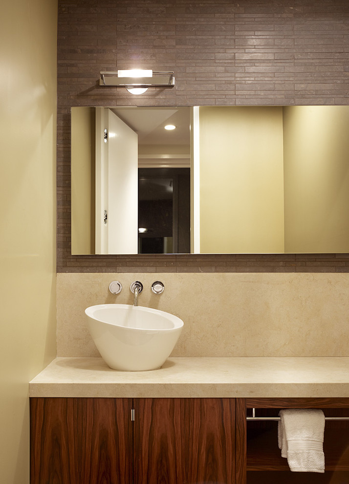 Foto di una stanza da bagno contemporanea con lavabo a bacinella