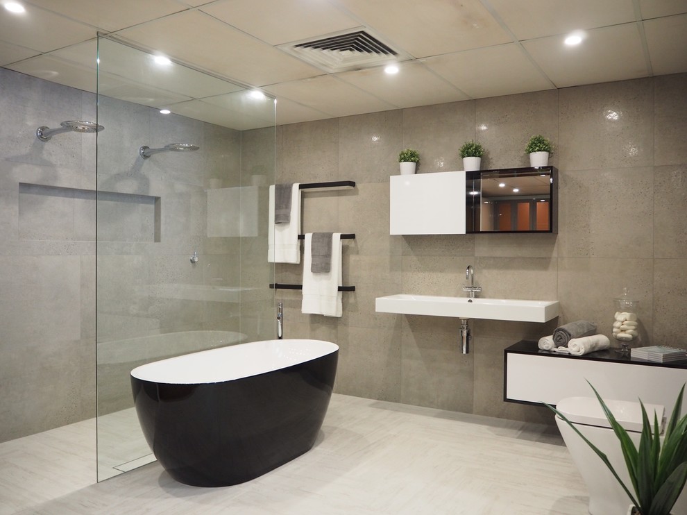 Foto de cuarto de baño principal moderno pequeño con baldosas y/o azulejos de porcelana y suelo de baldosas de porcelana