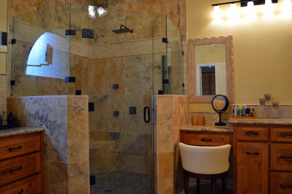 Ejemplo de cuarto de baño rural con lavabo encastrado, armarios con paneles lisos, puertas de armario de madera oscura, encimera de granito y ducha esquinera