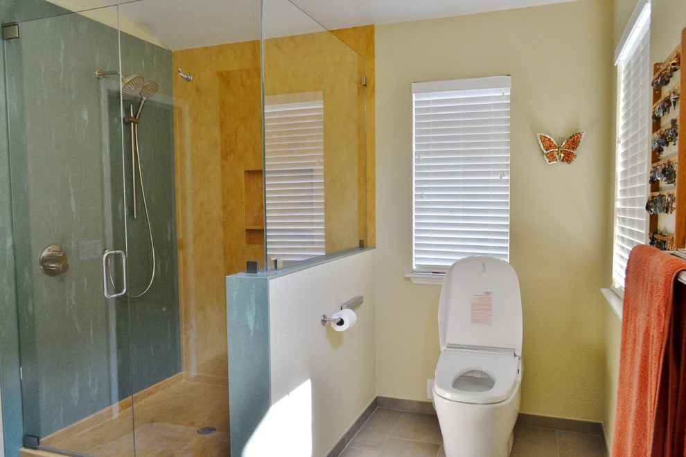 Idéer för stora vintage oranget badrum med dusch, med luckor med infälld panel, skåp i mörkt trä, en dubbeldusch, en bidé, flerfärgad kakel, klinkergolv i porslin, ett undermonterad handfat, bänkskiva i akrylsten, grått golv och dusch med gångjärnsdörr
