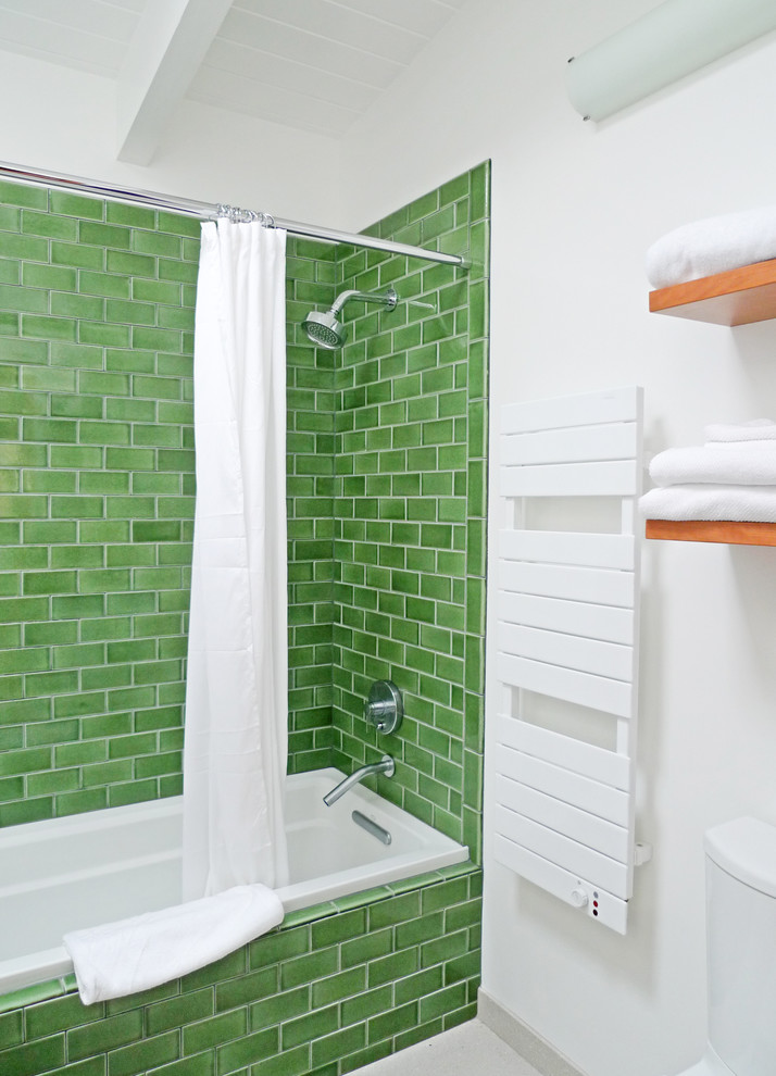Foto di una stanza da bagno padronale minimal con piastrelle verdi e piastrelle in ceramica