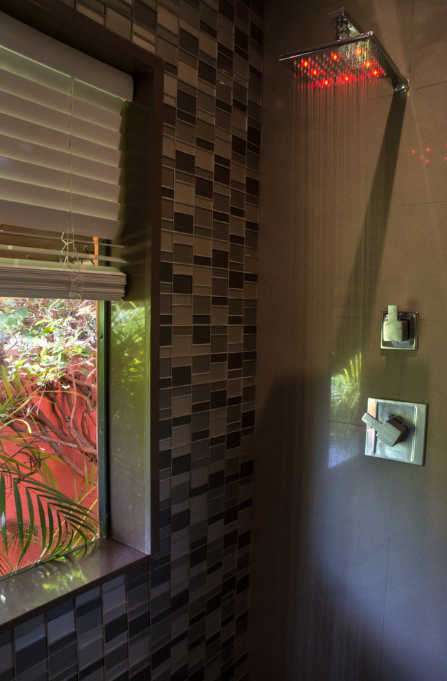 Inspiration for a tropical bathroom remodel in Miami