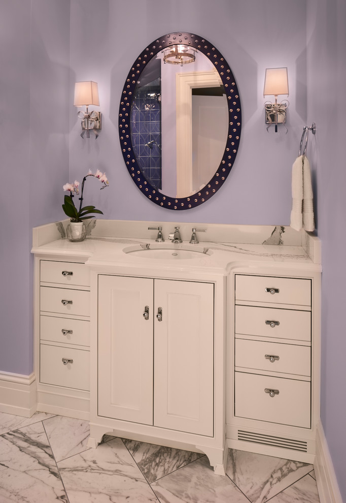 На фото: ванная комната среднего размера в стиле неоклассика (современная классика) с белыми фасадами, синей плиткой, керамической плиткой, фиолетовыми стенами и душем с распашными дверями с
