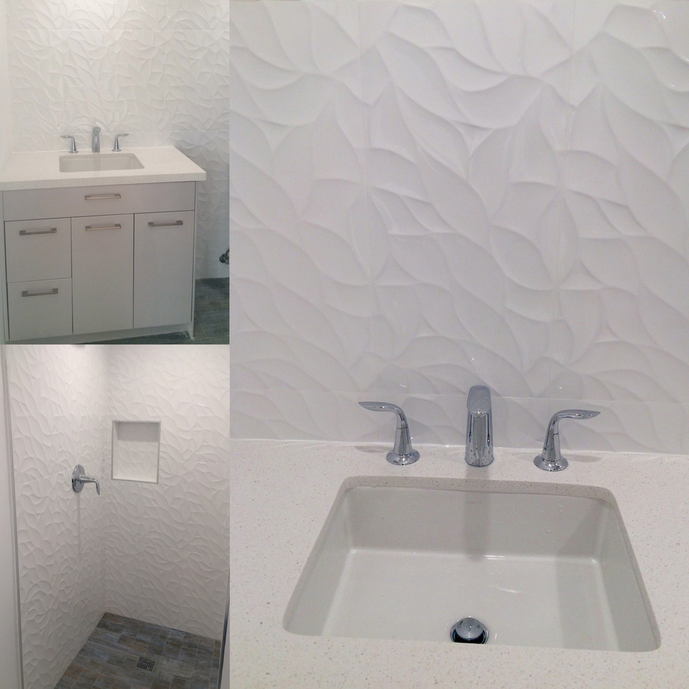 Inspiration pour une petite salle de bain minimaliste avec un placard à porte plane, des portes de placard grises, un carrelage blanc, des carreaux de porcelaine, un mur blanc, un sol en carrelage de porcelaine, un lavabo encastré et un plan de toilette en quartz modifié.