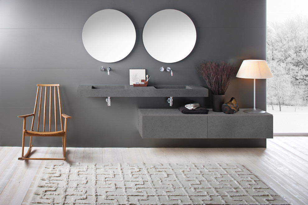 Ispirazione per una grande stanza da bagno padronale minimalista con top in quarzo composito, pareti grigie e lavabo integrato