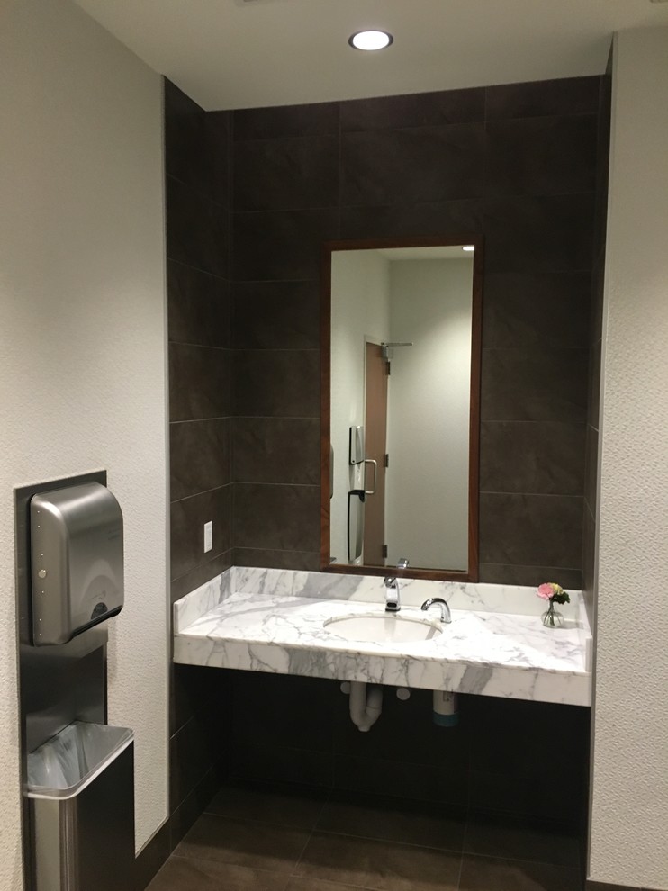 Minimalist bathroom photo in Houston