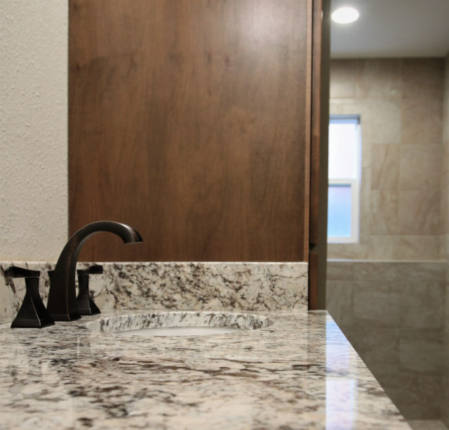 Complete Bathroom Remodel with Walk In Shower Stanza da Bagno Altro