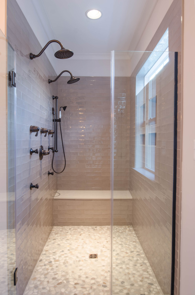 На фото: главная ванная комната в стиле кантри с белыми фасадами, отдельно стоящей ванной, душем с распашными дверями, сиденьем для душа, тумбой под две раковины, встроенной тумбой и балками на потолке с
