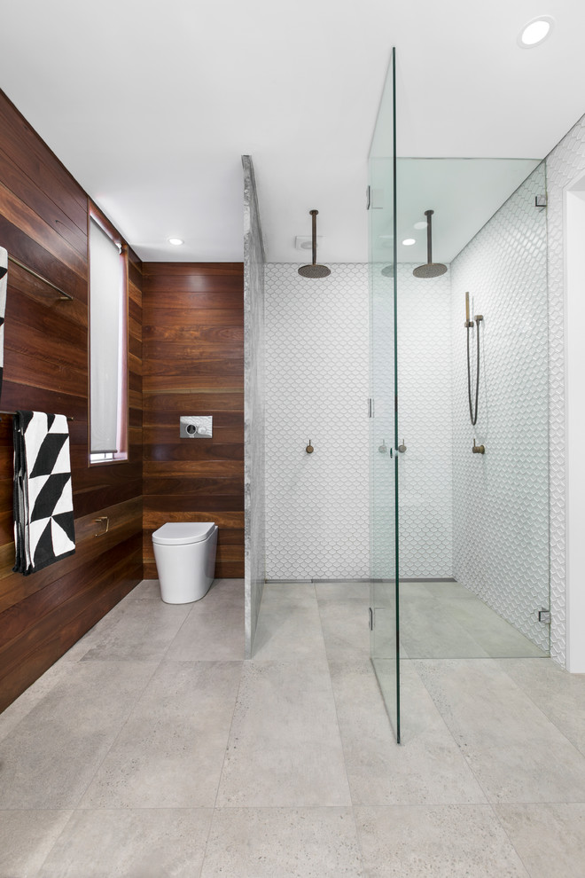 На фото: большая ванная комната в современном стиле