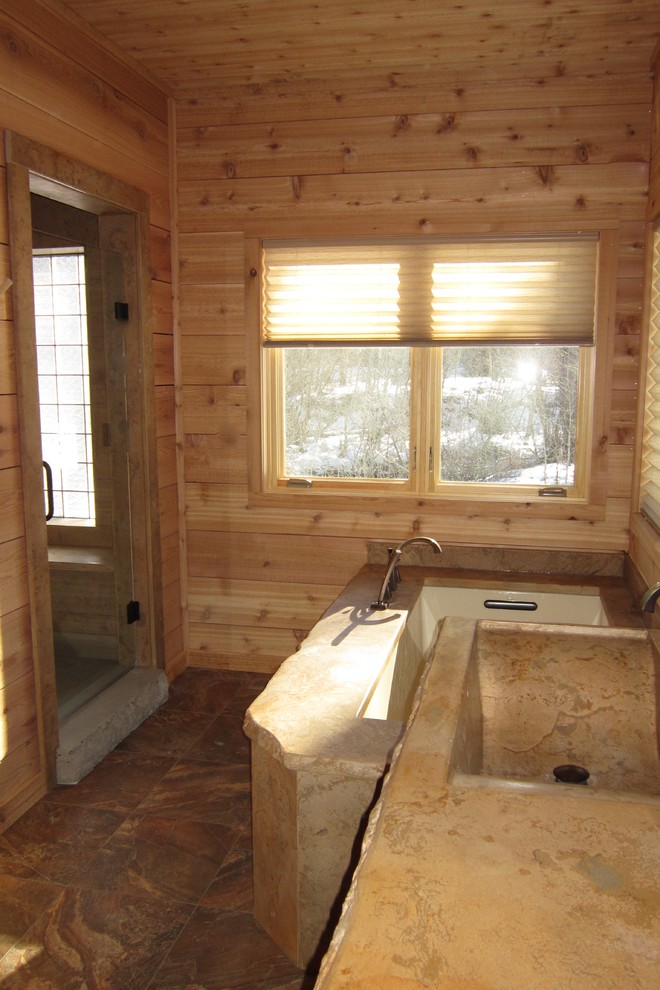Foto på ett mycket stort rustikt flerfärgad en-suite badrum, med ett undermonterat badkar, en dusch i en alkov, ett integrerad handfat, bänkskiva i betong och med dusch som är öppen