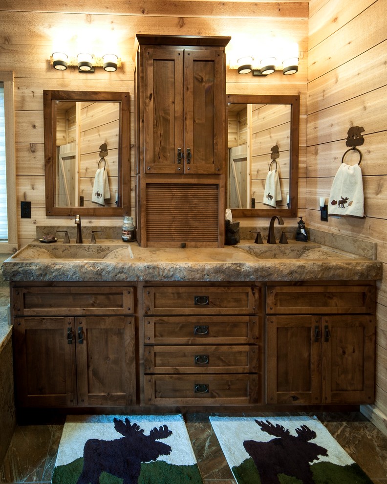 Immagine di un'ampia stanza da bagno stile rurale con lavabo integrato, top in cemento e top multicolore