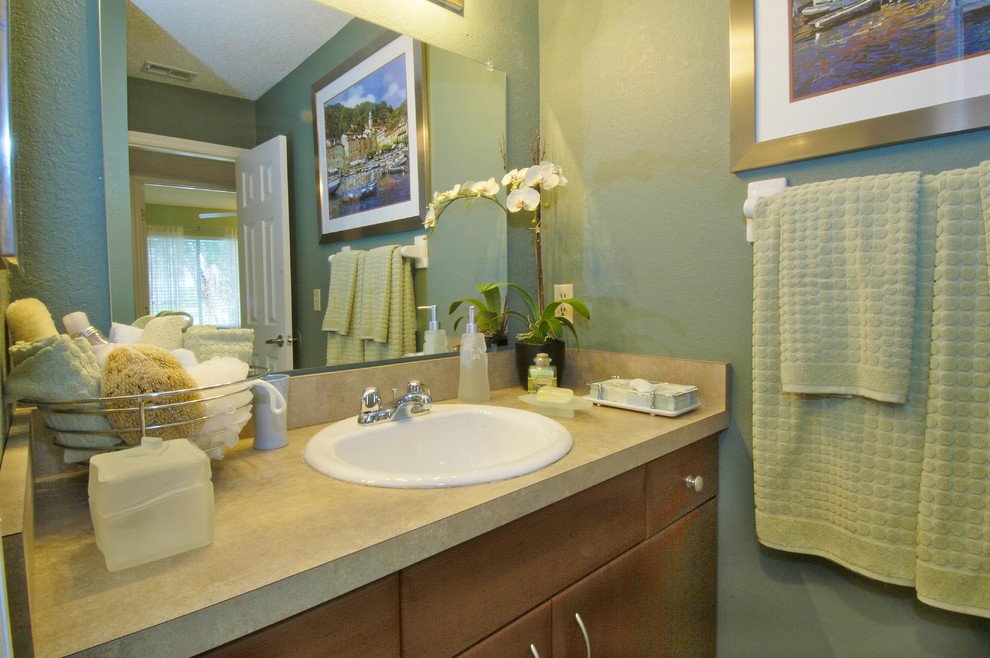 Bathroom - contemporary bathroom idea in Tampa